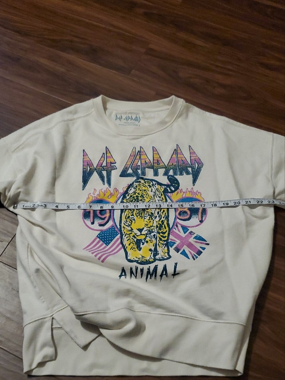 Def Leppard Cream Graphic Crewneck Sweatshirt with Animal Print - Picture 6 of 9